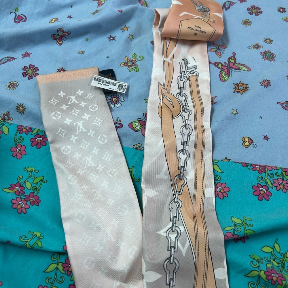 louis vuttion scarf never worn brand new - Picture 3 of 3